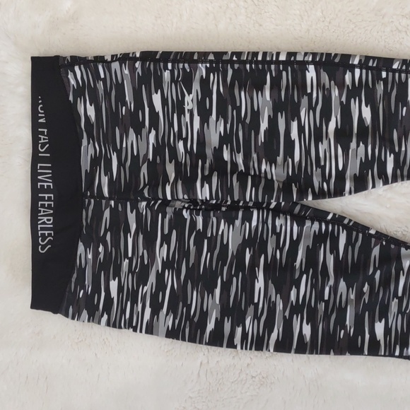 NIKE DRI-FIT RUNNING PANTS. - Picture 3 of 12